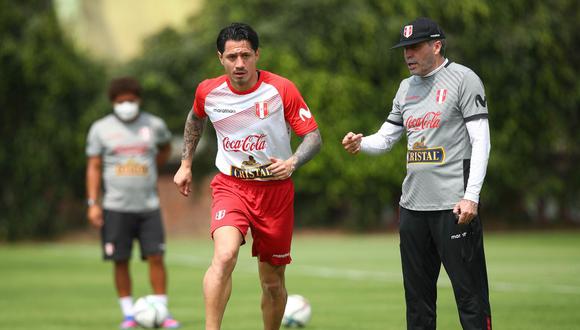 Gianluca Lapadula participó de la última práctica de la selección peruana en la Videna. Será titular ante Colombia. (Foto: FPF).