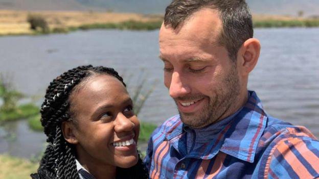 Kenesha Antoine y Steven Weber estaban de vacaciones en Tanzania cuando ocurrió el accidente. (Facebook)