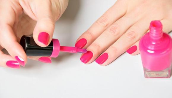 Aunque pintarse las uñas es un proceso relajante, hay que tomar algunas precauciones.  (Foto: Shutterstock)