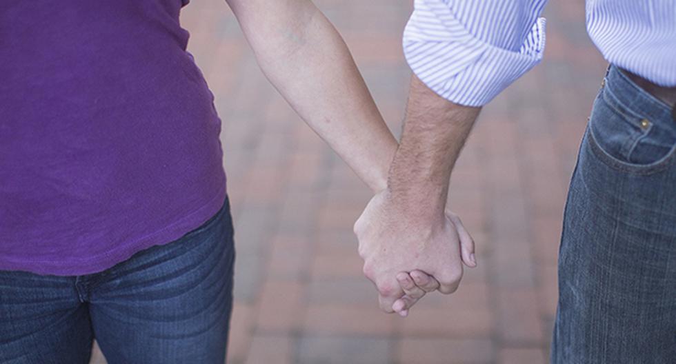 Conoce los significados de la manera en la que te agarra la mano tu pareja. (Foto: Pixabay)