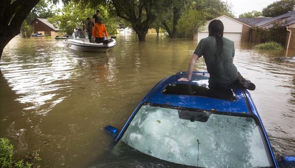 El cuerpo del oficial fue recuperado por un equipo de buzos y rescatistas voluntarios en un paso a desnivel afectado por inundaciones provocadas por Harvey. (Foto: AFP)