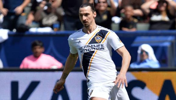 Zlatan Ibrahimovic tuvo un efecto inmediato en su debut con Los Ángeles Galaxy en la MLS: brindó una asistencia, anotó un golazo de más de 28 metros y anotó el tanto del triunfo en el derbi de la ciudad. (Foto: AFP)