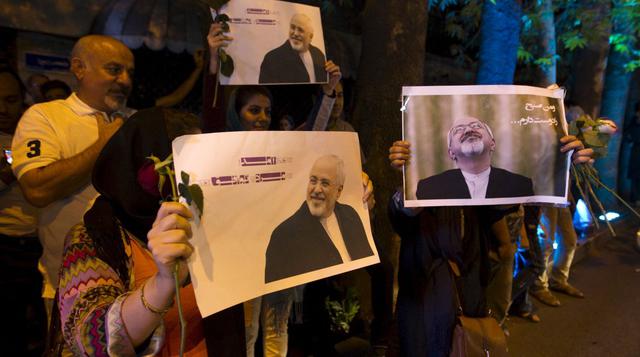 Iraníes toman las calles para celebrar el acuerdo nuclear - 9