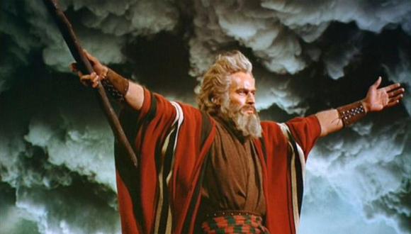 Charlton Heston como Moisés en la epopeya bíblica "Los Diez Mandamientos". (Getty Images).