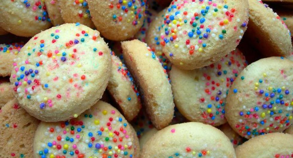 Pruebas unas ricas galletas con chispas de colores. (Foto: Difusión)