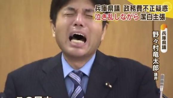 Político japonés llora por acusaciones de malversación [VIDEO]