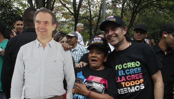 Federico Fico Gutiérrez, candidato a la Alcaldía de Medellín, cierra su campaña con un recorrido por las calles de esa ciudad. (EFE/ Luis Eduardo Noriega A.).