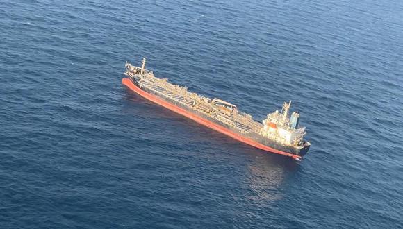 El buque, de nombre Chem Pluto, navega con bandera de Liberia y lo opera una empresa holandesa. (Captura de video).