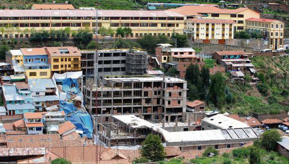La comuna de Cusco orden&oacute; detener los trabajos de construcci&oacute;n del hotel Saphy. La obra se desarrollaba frente a una de las sedes del Ministerio de Cultura. (Foto: Paul Vallejos / El Comercio)