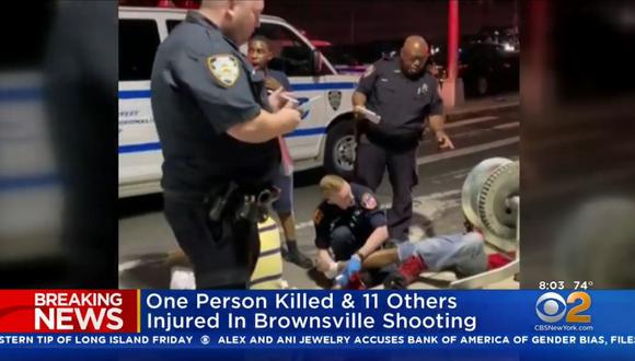 Tiroteo en Brooklyn, Nueva York, durante un evento al aire libre que dejó un muerto y 11 heridos. (Foto: Captura)