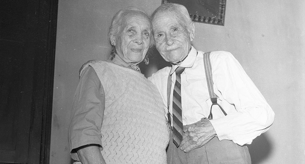 El 31 de enero de 1977, El Comercio entrevistó a Francisco Garay Mendiburu y a María Melgar, una pareja de ancianos arequipeños que residía en Lima y habían cumplido 75 años de casados. (Foto: Armando Torres/GEC Archivo Histórico)