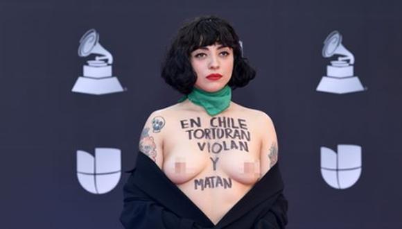 Mon Laferte protesta en los Grammy 2019. (Foto: AFP)