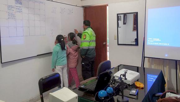 La sección de la Policía Comunitaria se ha transformado en un salón de clases. (Foto: Juan Sequeiros)