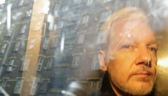 En esta fotografía de archivo del miércoles 1 de mayo de 2019, Julian Assange es sacado de una corte en Londres. (Foto AP / Matt Dunham, archivo).