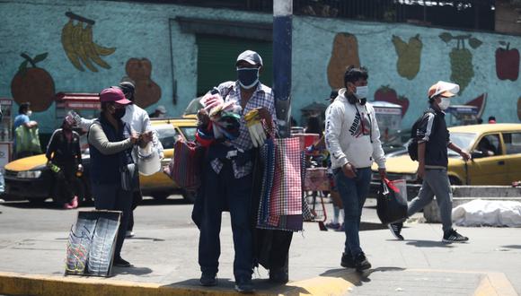 “Si desde el primer momento el Gobierno reaccionó ofreciendo ayuda, la población no se limitó a esperar que esto ocurra. Por sentido de urgencia o por desconfianza [...], ese movimiento de respuesta empezó desde el primer día”. (Foto: Jesús Saucedo/@photo.gec).