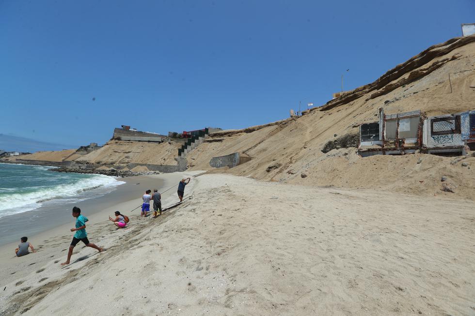 LIMA, LUNES 30 DE DICIEMBRE DEL 2019. PLAYA EL SILENCIO, VERTIMIENTO DE DESAGUE DIRECTO AL MAR.DENUNCIA DE VECINOS.FOTOS: ALESSANDRO CURRARINO/EL COMERCIO