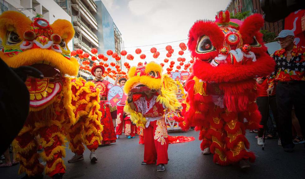 El Año Nuevo Chino se celebra en Latinoamérica como en todo el mundo. Los Barrios chinos se pintan de rojo, muñecos de conejo y realizan la danza tradicional del dragón. Además, de ello no faltan los shows artísticos, talleres y diversas celebraciones en torno al año nuevo oriental. A continuación, te contamos cómo festejan países como México, Argentina y Tailandia. (Foto: Shutterstock)