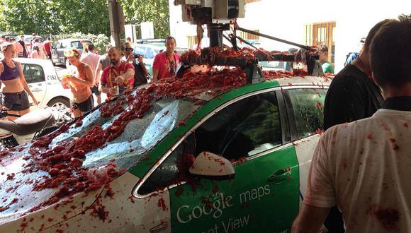 La Tomatina: Auto de Google Street View sufre graves daños