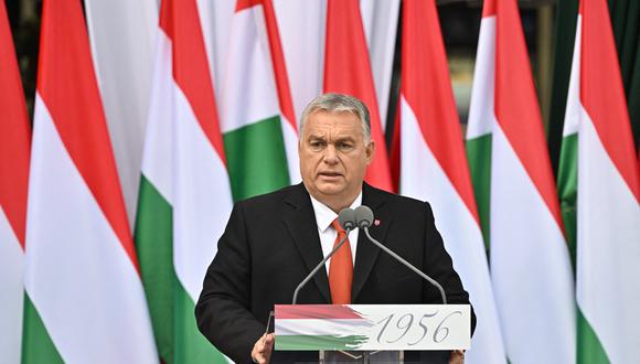 El primer ministro de Hungría, Viktor Orban, pronuncia un discurso frente a la Casa Mindszethyneum, en Zalaegerszeg, Hungría, el 23 de octubre de 2022. (Foto de Attila KISBENEDEK / AFP)