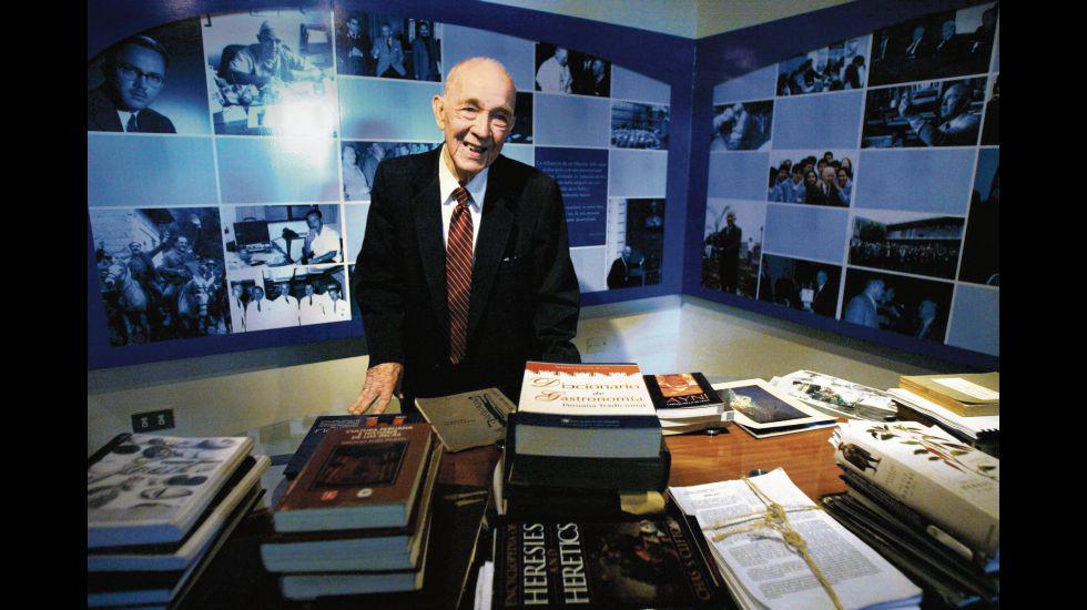 Hombre multifacético, su producción científica es diversa y amplia. También lo es su biblioteca, que a  su muerte fue donada al Instituto Peruano Británico. Está abierta al público de lunes a viernes.