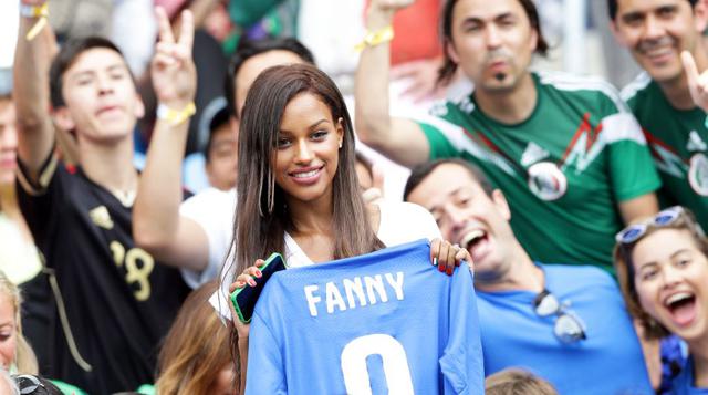 Italia vs. Uruguay: novia de Balotelli inquieta las tribunas - 1