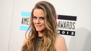 Alicia Silverstone se desnuda en campaña de PETA