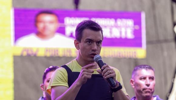 El candidato presidencial Daniel Noboa participa en un acto de cierre de campaña, en la localidad de Muey, provincia de Santa Elena, Ecuador, el 12 de octubre de 2023. (Foto de Jonathan Miranda / EFE)