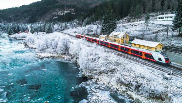 El viaje dura poco más de 6 horas y recorre 496 km en una maravilla de la ingeniería. (GETTY IMAGES)