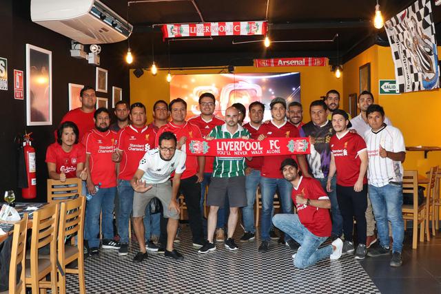 Alexander Pérez y Miguel Campoblanco invitan a todos los hinchas del Liverpool en Perú a que se unan a su comunidad. (Foto: Liverpool Reds Perú - Facebook)