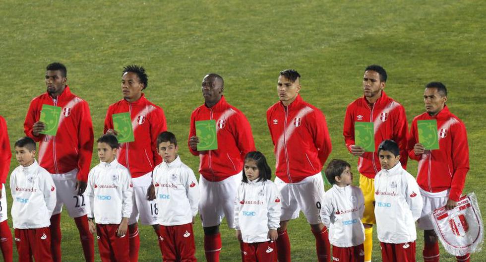 Selección peruana en partido contra Chile. (Foto: EFE)