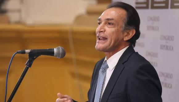 El congresista Marco Arana indicó que Héctor Becerril ha violado cuatro artículos al Código de Ética. (Foto: GEC)