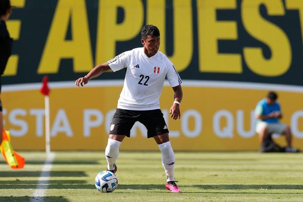 Kluivert Aguilar is one of the few foreigners on the team.  PHOTO: Violeta Ayasta. 