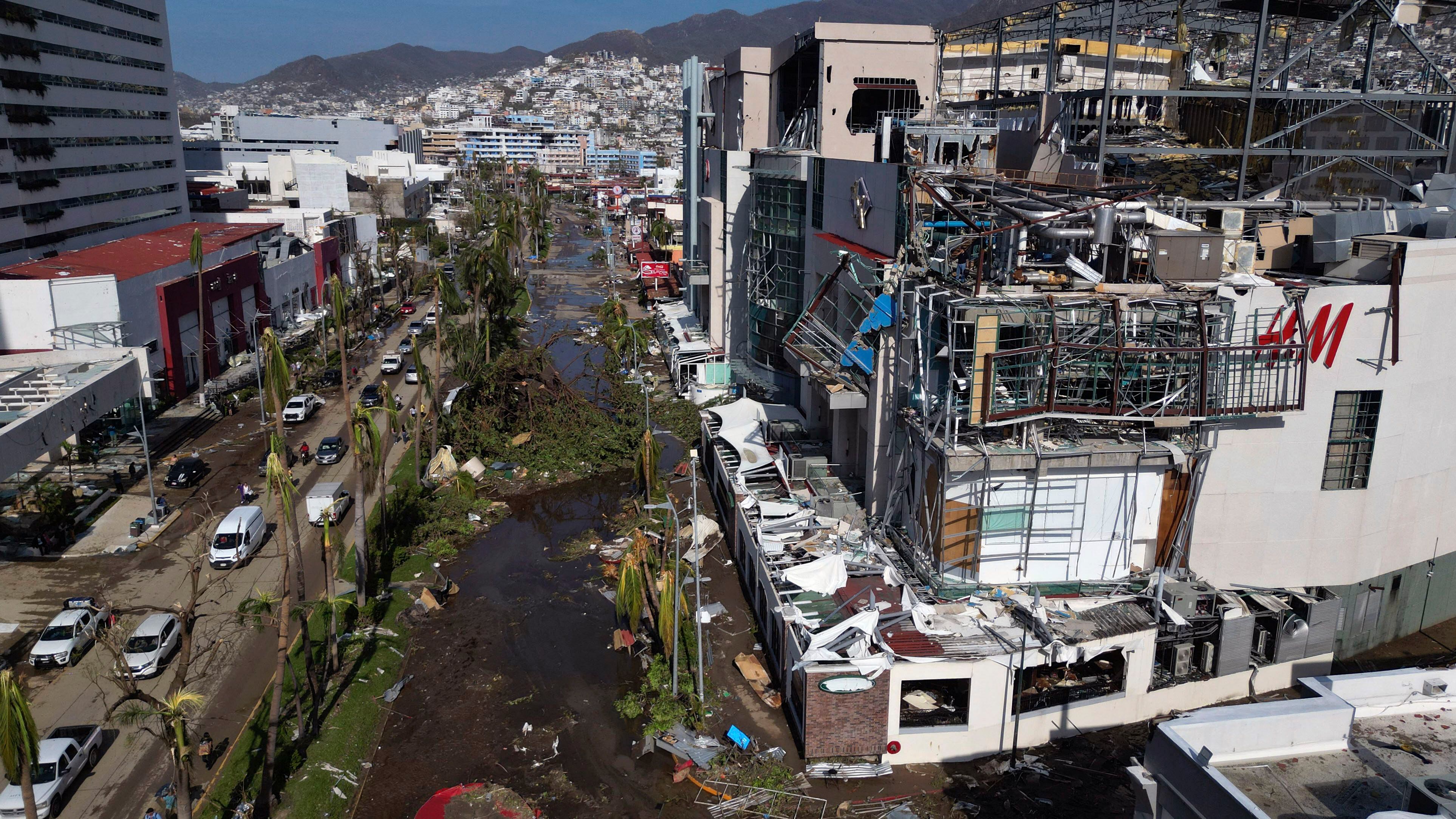 View of the damage caused after the passage of Hurricane Otis in Acapulco, state of Guerrero, Mexico, on October 26, 2023. (Photo by RODRIGO OROPEZA/AFP).