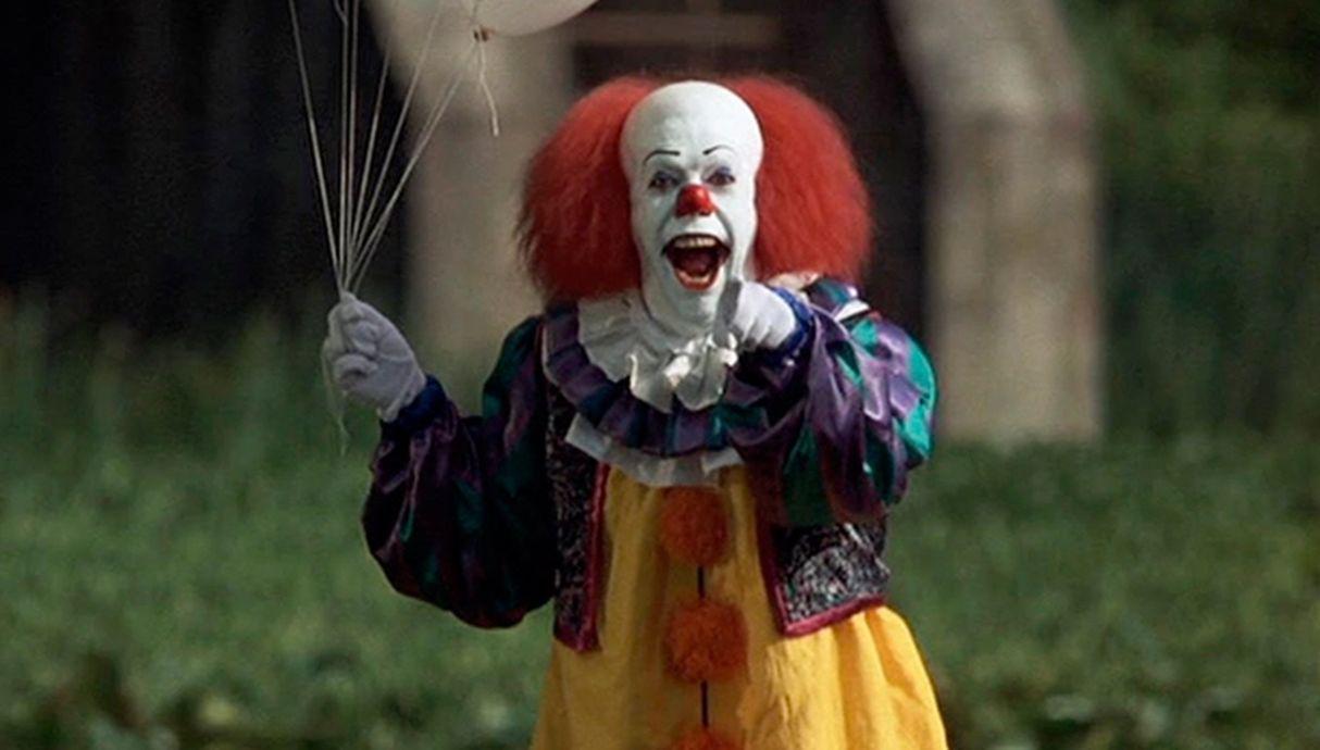 "It" (1990). Presenta al aterrador payaso 'Pennywise' que pone a prueba la amistad y valentía del 'club de los perdedores'. (Foto: Captura de video)