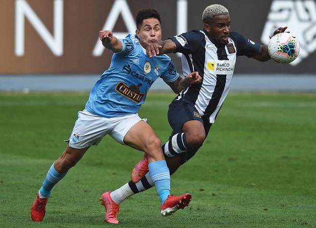 Jefferson Farfán no juega desde el 28 de noviembre del 2021 en el partido de vuelta de la final nacional contra Sporting Cristal. (Photo by ERNESTO BENAVIDES / AFP)