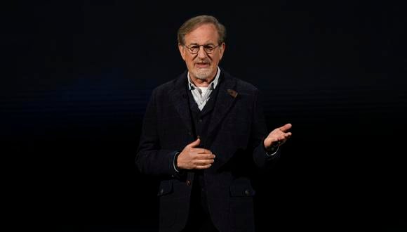 Steven Spielberg habla durante un evento de lanzamiento del producto Apple en el Teatro Steve Jobs en Apple Park el 25 de marzo de 2019 en Cupertino, California. (Foto: AFP)