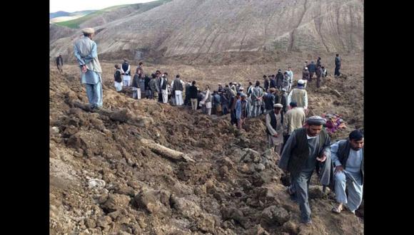 Mueren sepultadas al menos 350 personas en Afganistán