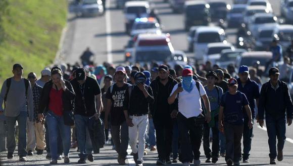Caravana de migrantes salvadoreños parte decidida a llegar a Estados Unidos o quedarse en México. (AFP)