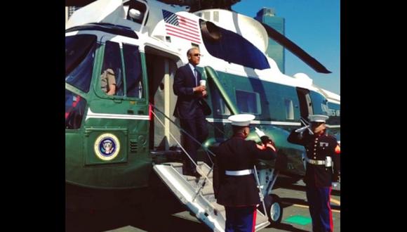 Obama desata polémica por saludo militar con un café en la mano
