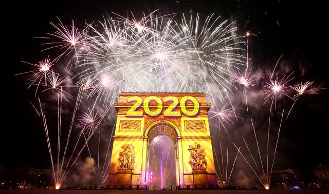 París recibió así el Año Nuevo 2020. (REUTERS/Benoit Tessier).