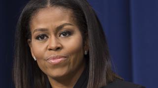 Michelle Obama tildó de “racista” a Donald Trump