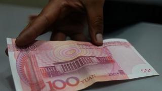 Bolivia comienza a usar yuanes para comerciar con China ante la escasez de dólares