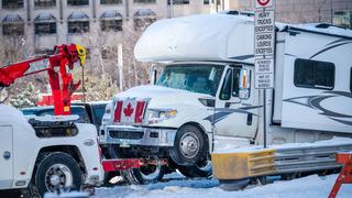 Canadá: policía interviene protesta de camioneros en Ottawa y detiene a más de 100 manifestantes