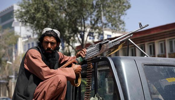 Las fuerzas de seguridad afganas, formadas y entrenadas a un costo de 83.000 millones de dólares durante dos décadas, se han derrumbado con tal facilidad y rapidez -en algunos casos sin disparar un solo tiro- que los beneficiarios finales de la inversión estadounidense han resultado ser los talibanes. (Foto: Rahmat Gul / AP)