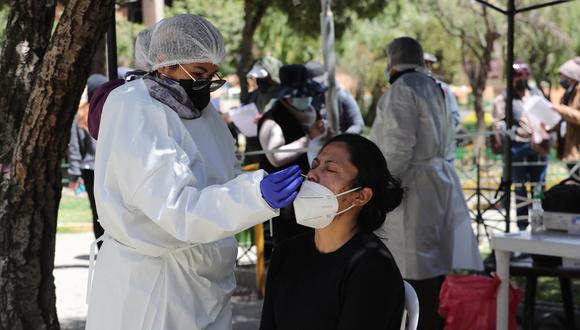 La mayoría de casos se reportaron en los departamentos de Santa Cruz, Cochabamba y Tarija que aglutinan el 59,4 %, 10,6 % y 7,5 %, respectivamente, de los contagios nacionales. (Foto: Martín Alipaz / EFE)