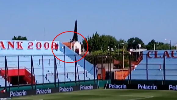 Newell's vs. Rosario Central: hinchas aparecieron en las tribunas a pesar de ser a puertas cerradas. (Foto: captura)