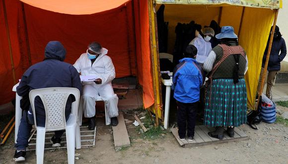 Bolivia reportó este miércoles un nuevo récord diario de contagios de COVID-19 con 14.063 casos. (Foto: Jorge Bernal / AFP)