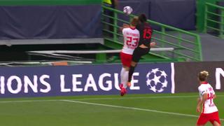 Atlético de Madrid vs. Leipzig: el duro choque de cabezas entre Savic y Halstenberg que asustó a todos | VIDEO