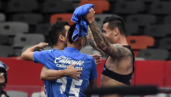 El argentino Milton Caraglio marcó un par de goles, entre ellos el número 10.000 en la historia del Estadio Azteca, para guiar hoy a Cruz Azul a un triunfo por 3-0 sobre Querétaro. (Foto: AFP)
