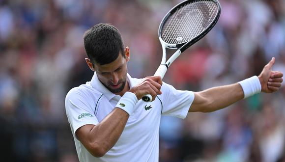 Novak Djokovic clasificó a semifinales de Wimbledon tras vencer a Jannik Sinner. (Foto: EFE)